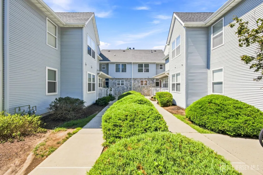 30 Kensington Drive Piscataway, NJ 08854