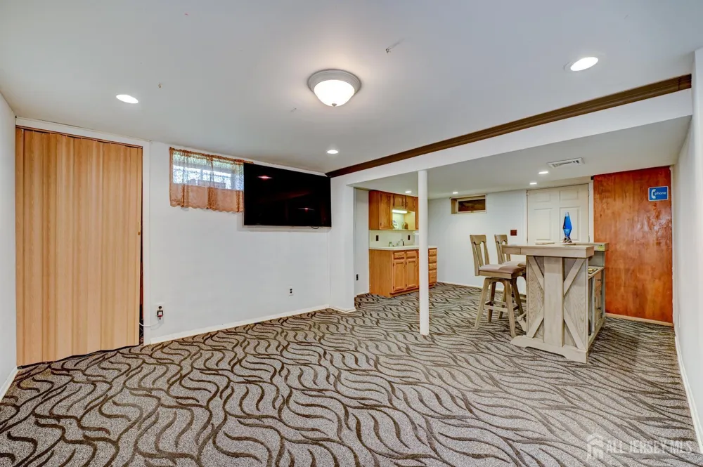 416 Giles Avenue Middlesex, NJ 08846