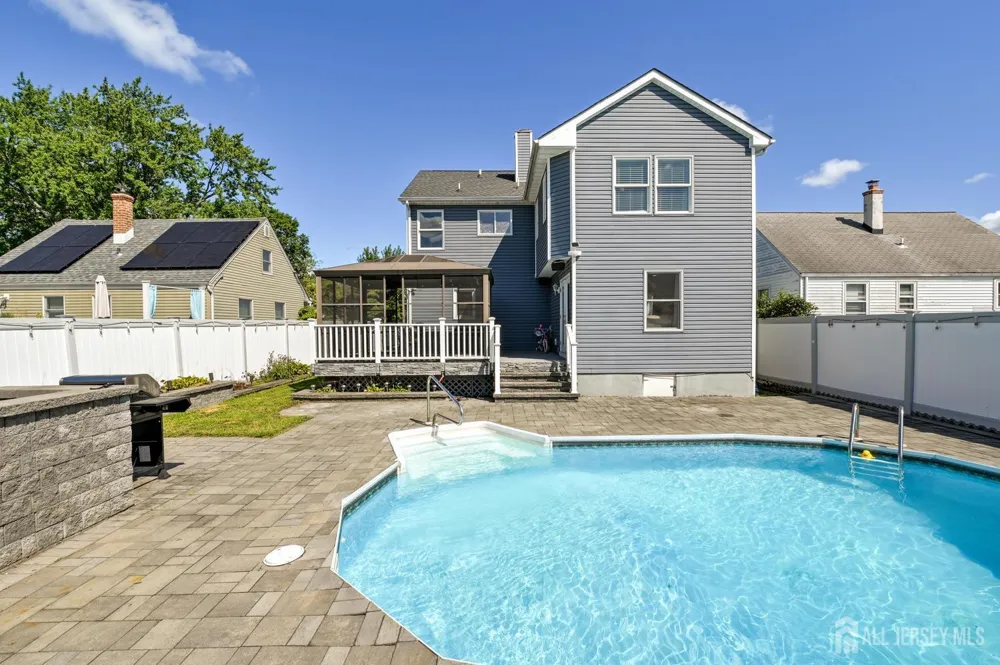 416 Giles Avenue Middlesex, NJ 08846