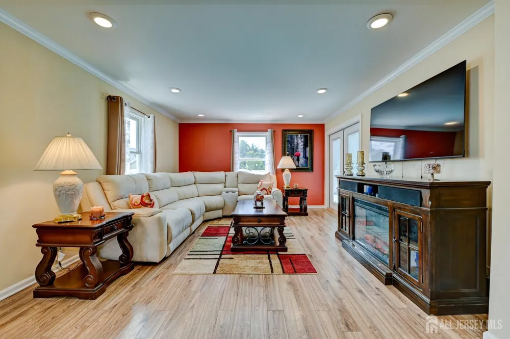 416 Giles Avenue Middlesex, NJ 08846