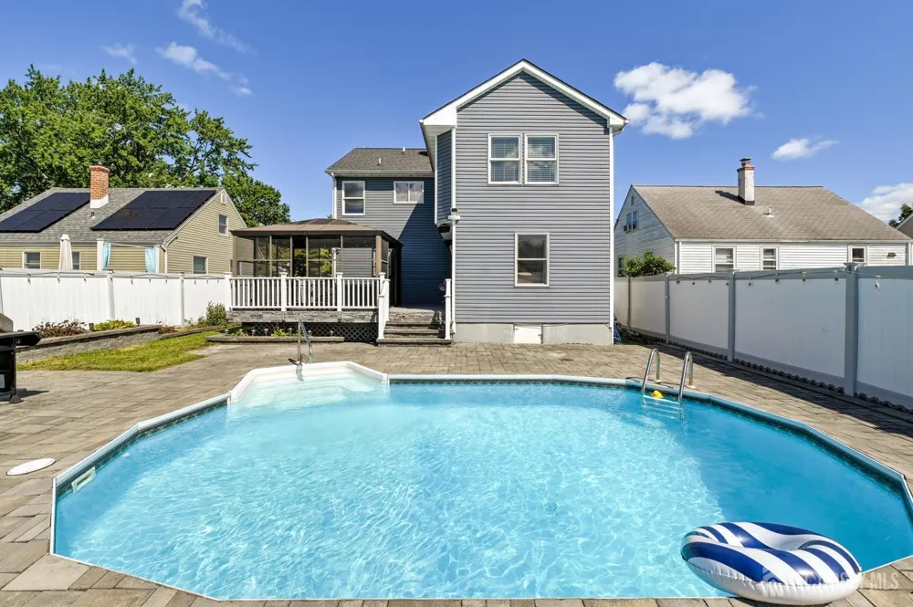 416 Giles Avenue Middlesex, NJ 08846