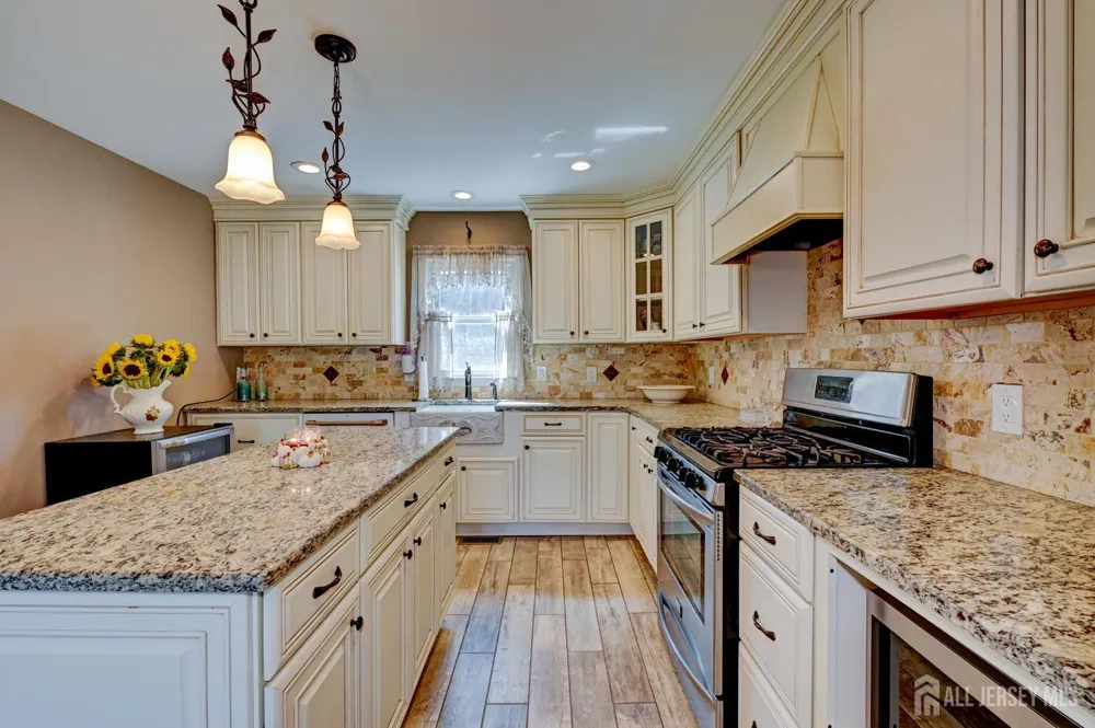 416 Giles Avenue Middlesex, NJ 08846