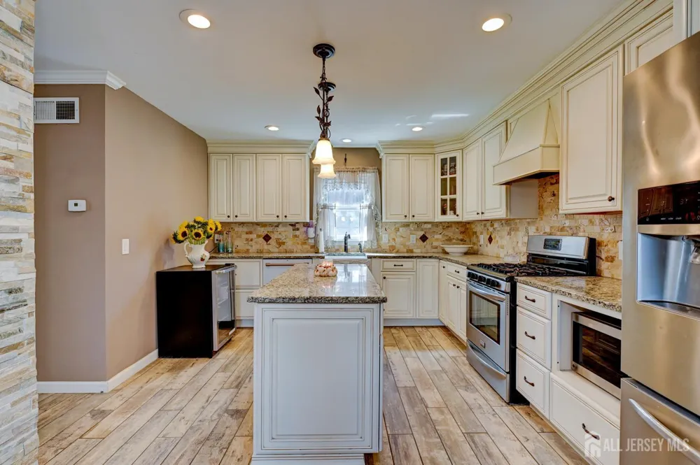 416 Giles Avenue Middlesex, NJ 08846
