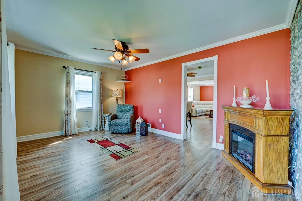 416 Giles Avenue Middlesex, NJ 08846