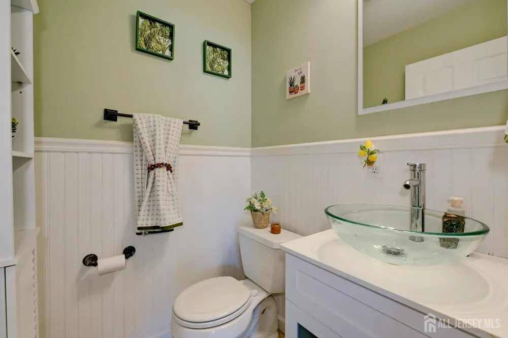 416 Giles Avenue Middlesex, NJ 08846