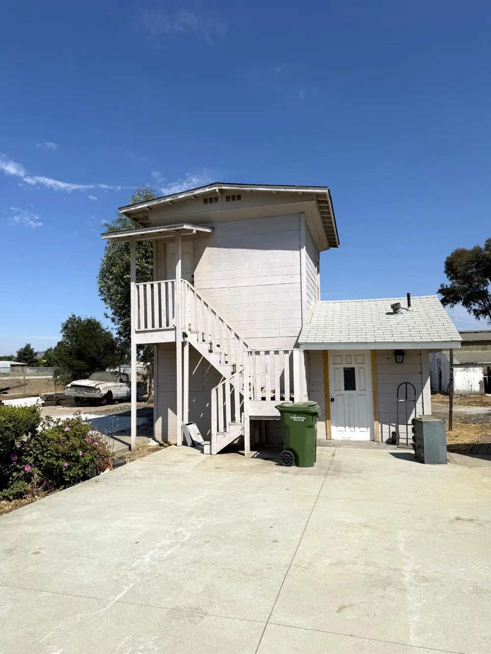 12835 Columbet Gilroy, CA 95046