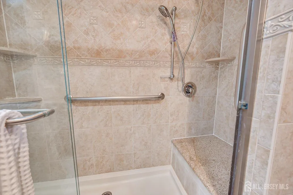 48 Frost Avenue Edison, NJ 08820