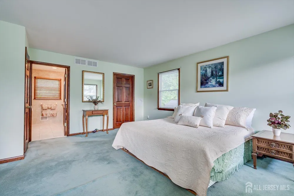 48 Frost Avenue Edison, NJ 08820