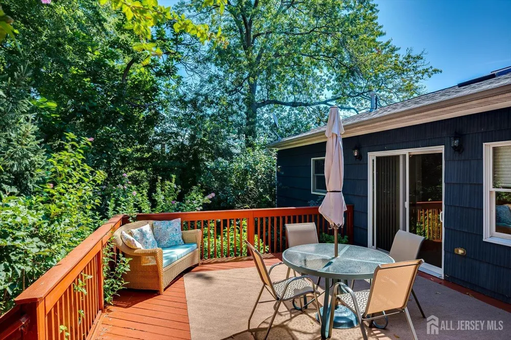 48 Frost Avenue Edison, NJ 08820