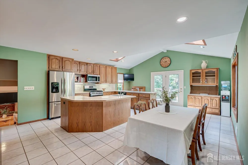 48 Frost Avenue Edison, NJ 08820