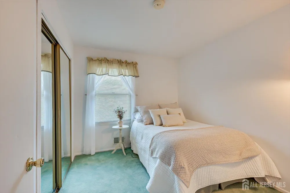 48 Frost Avenue Edison, NJ 08820