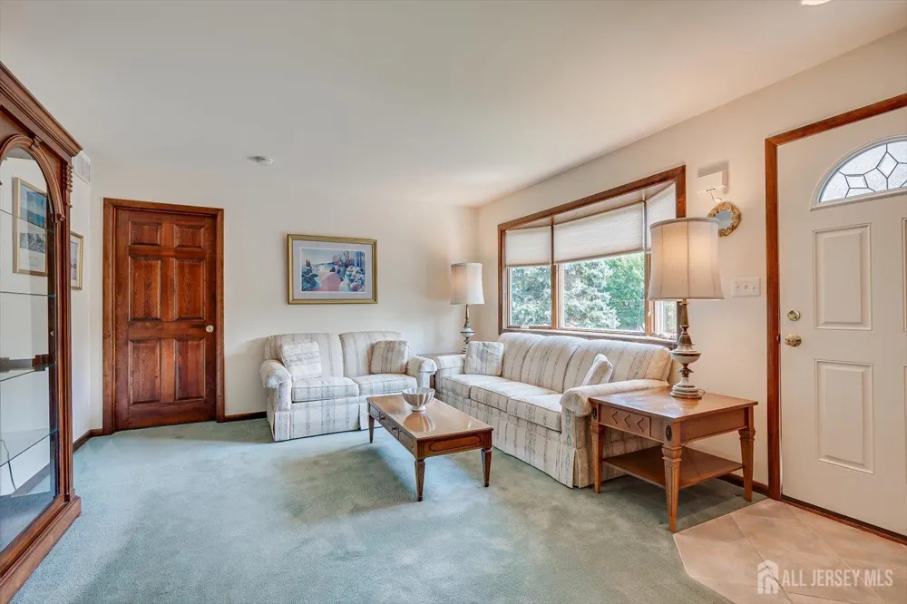 48 Frost Avenue Edison, NJ 08820