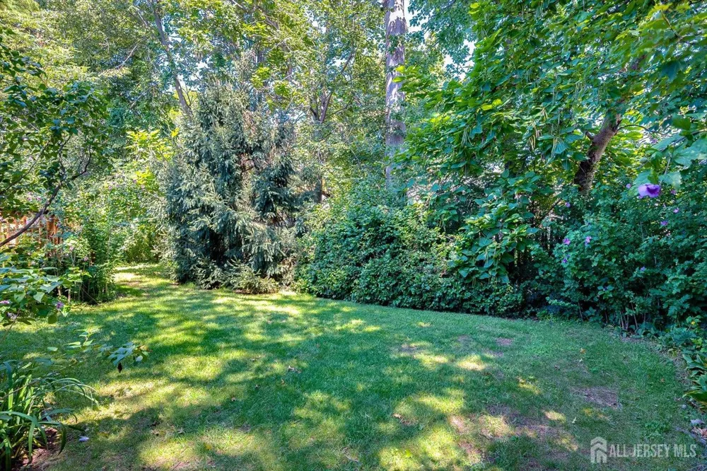 48 Frost Avenue Edison, NJ 08820