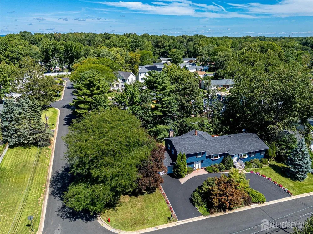 48 Frost Avenue Edison, NJ 08820