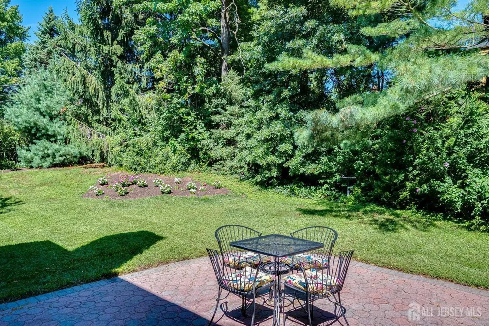 48 Frost Avenue Edison, NJ 08820