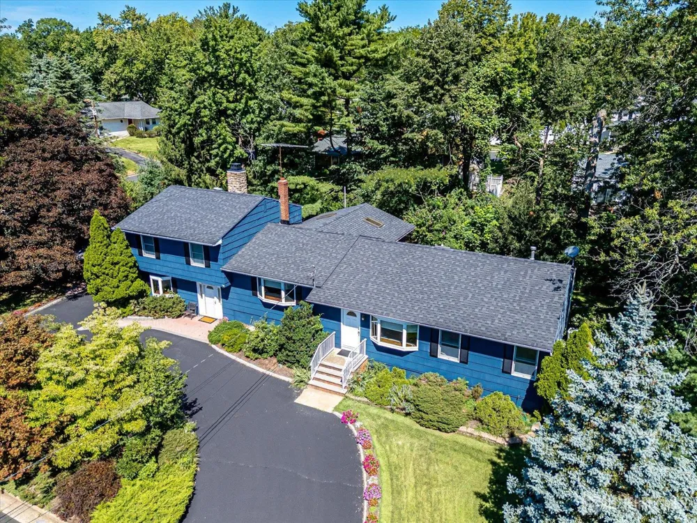 48 Frost Avenue Edison, NJ 08820