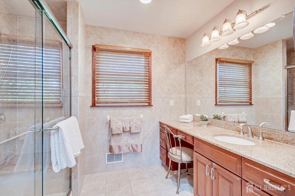 48 Frost Avenue Edison, NJ 08820
