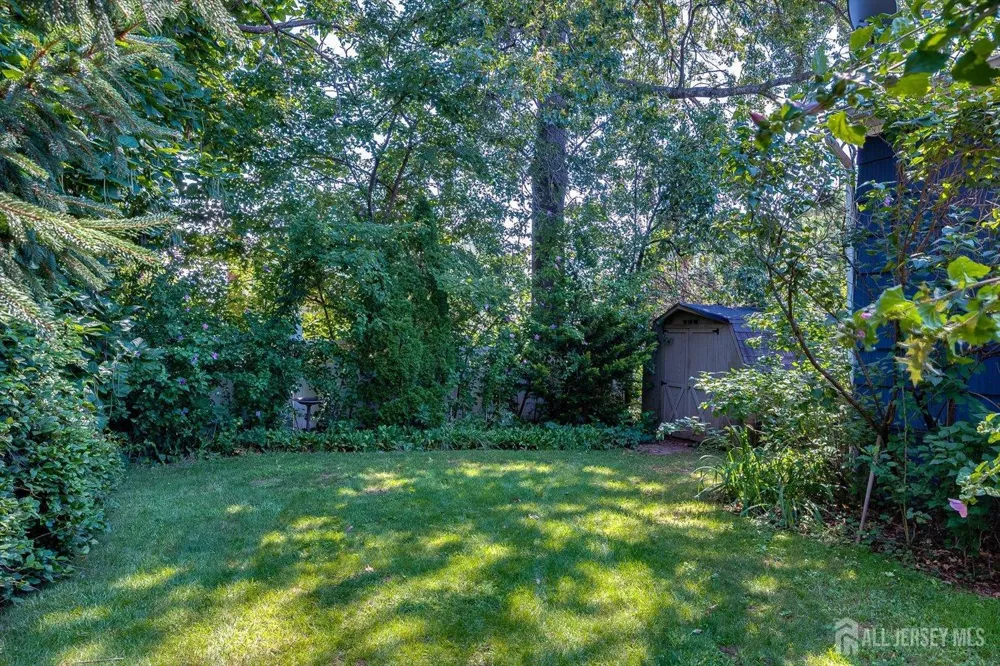 48 Frost Avenue Edison, NJ 08820