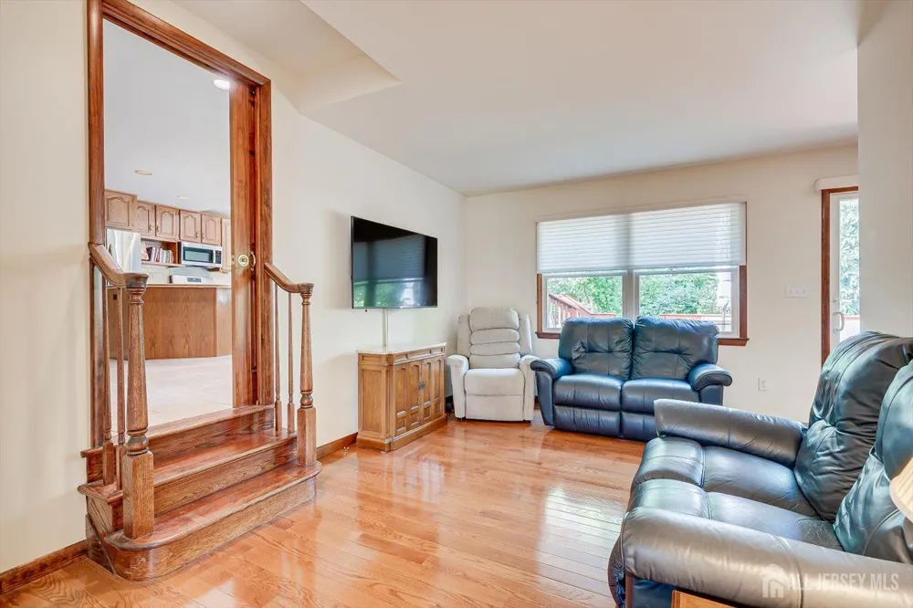 48 Frost Avenue Edison, NJ 08820