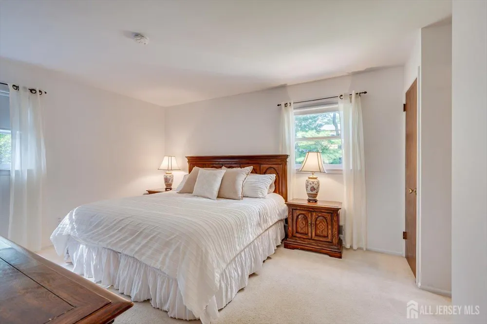 48 Frost Avenue Edison, NJ 08820