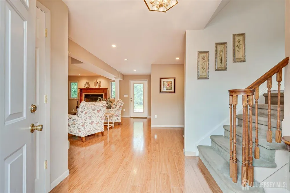 48 Frost Avenue Edison, NJ 08820