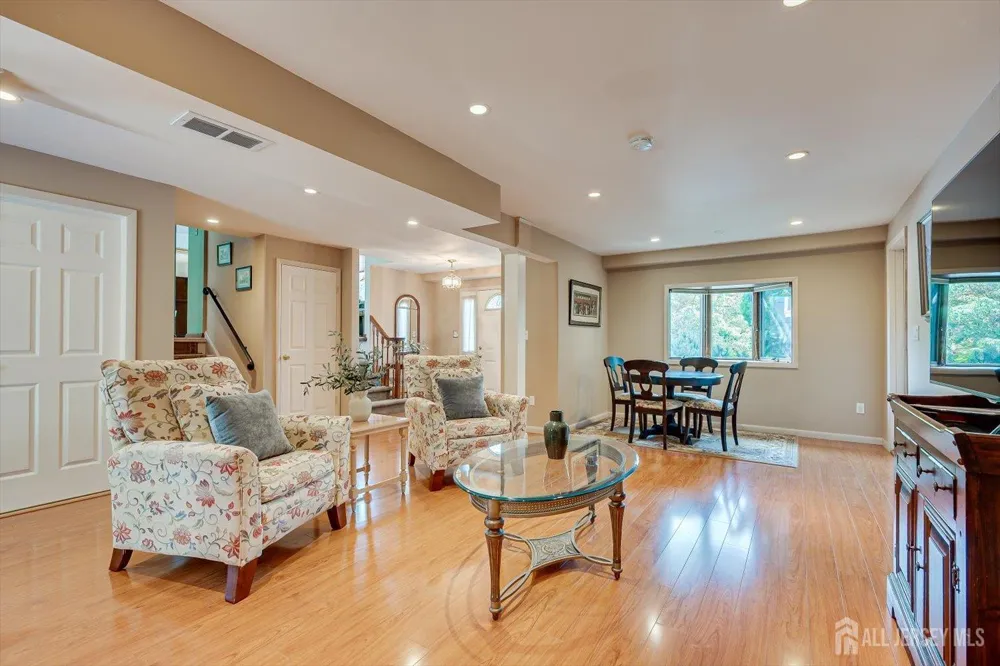 48 Frost Avenue Edison, NJ 08820