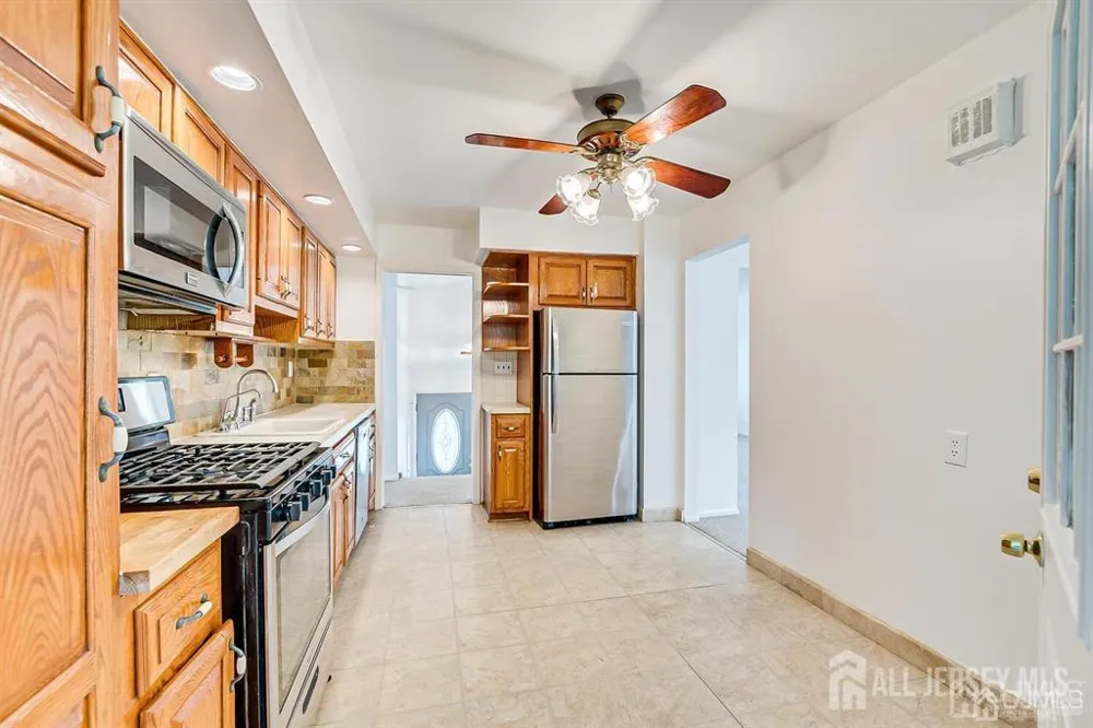 559 Wood Avenue Edison, NJ 08820