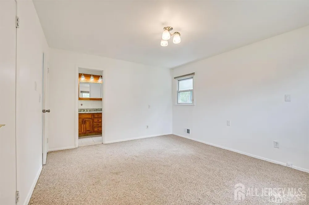 559 Wood Avenue Edison, NJ 08820