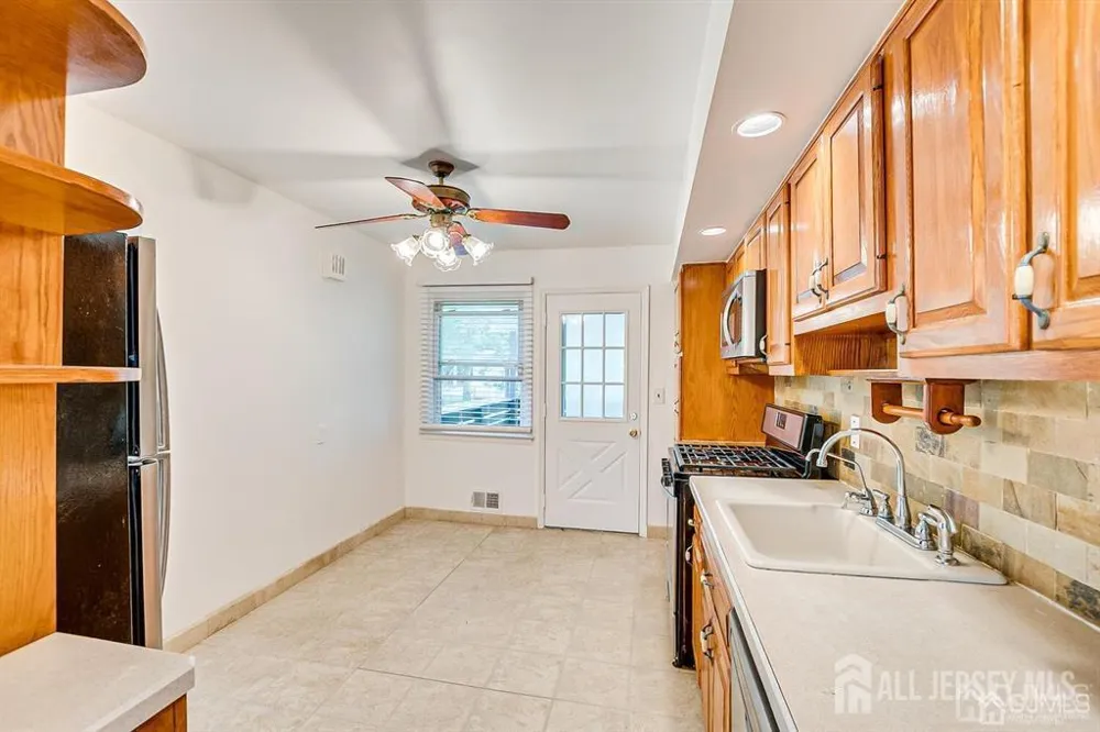 559 Wood Avenue Edison, NJ 08820