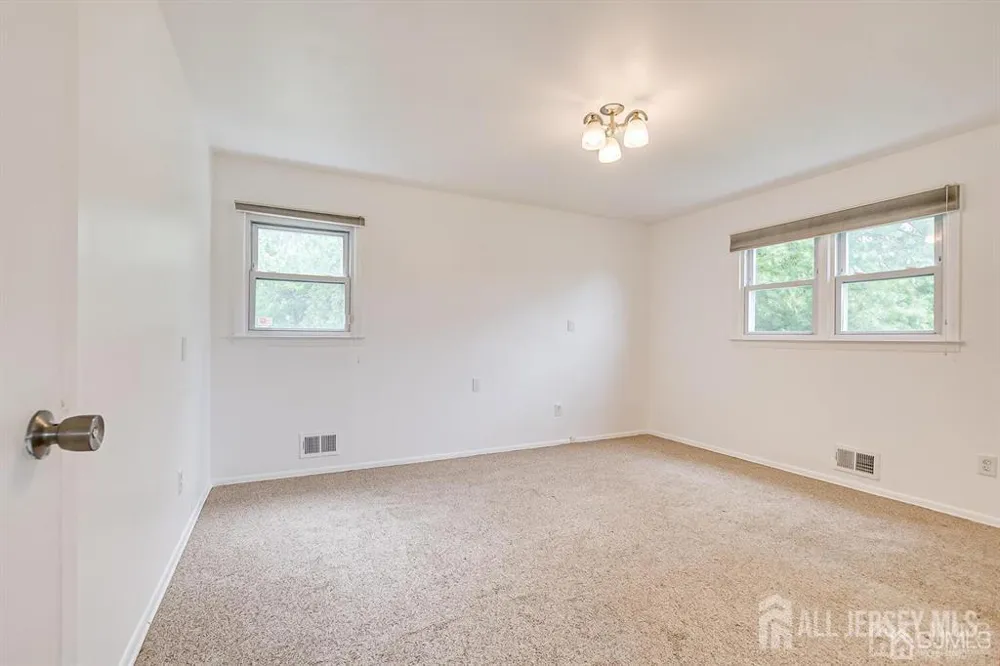 559 Wood Avenue Edison, NJ 08820