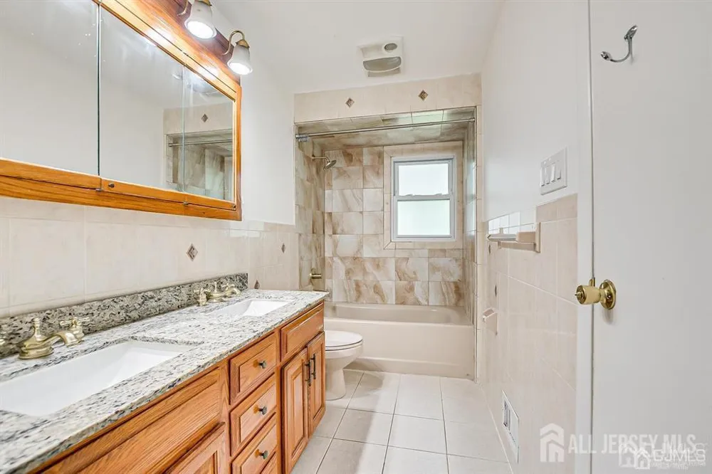 559 Wood Avenue Edison, NJ 08820