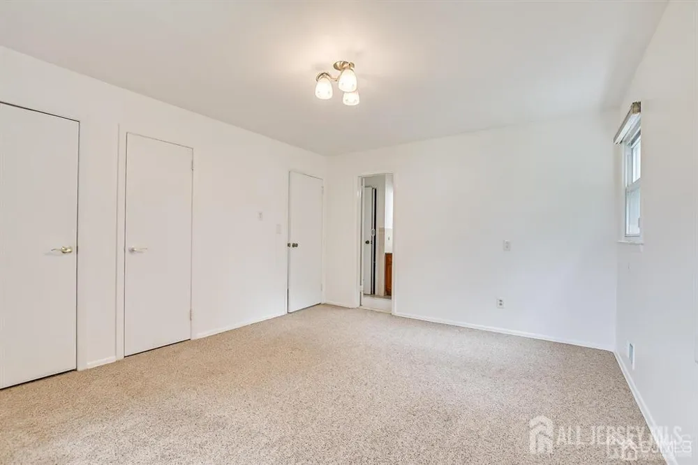 559 Wood Avenue Edison, NJ 08820