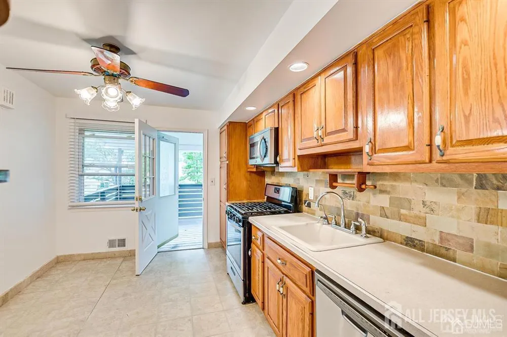 559 Wood Avenue Edison, NJ 08820