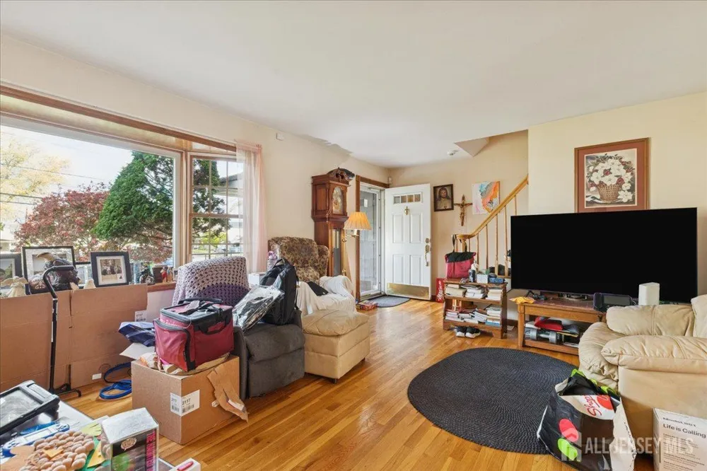 28 Debra Place Sewaren, NJ 07077