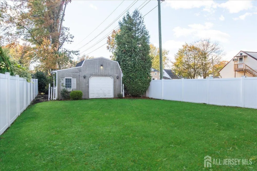 28 Debra Place Sewaren, NJ 07077