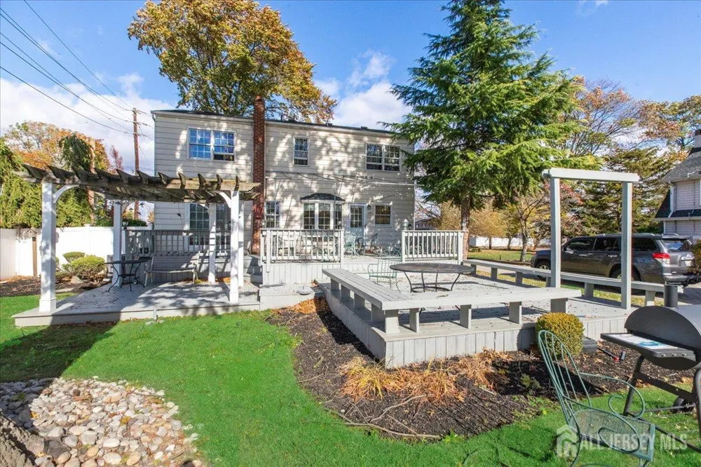 28 Debra Place Sewaren, NJ 07077