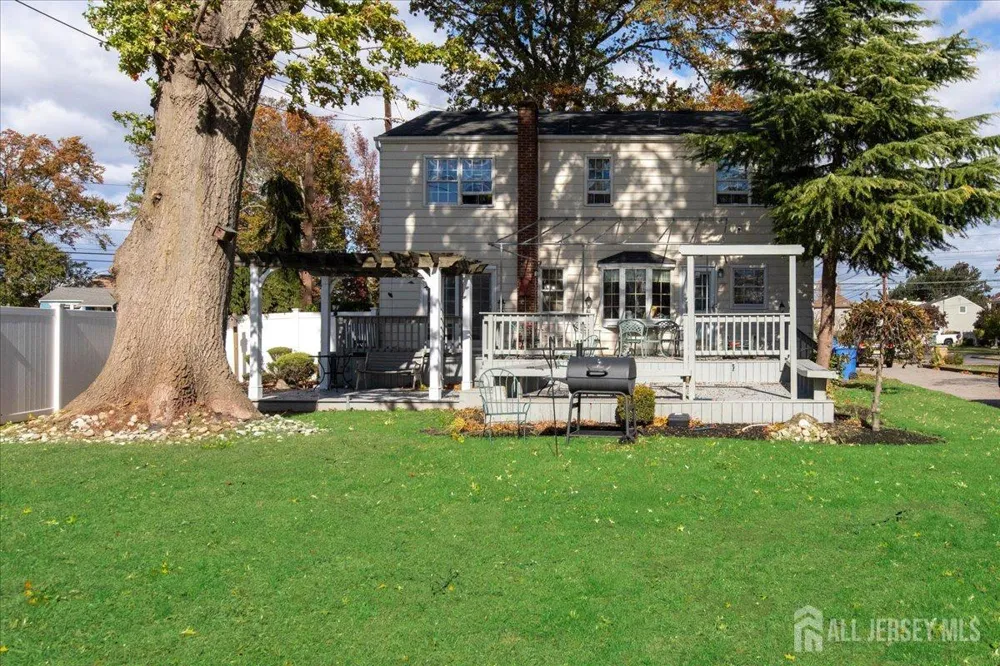 28 Debra Place Sewaren, NJ 07077