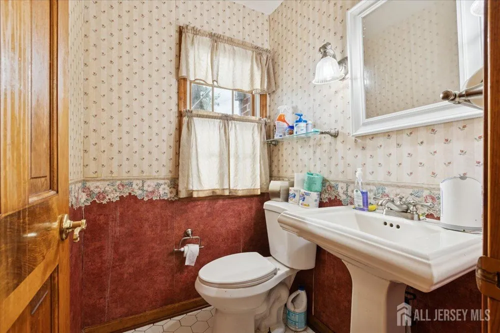 28 Debra Place Sewaren, NJ 07077