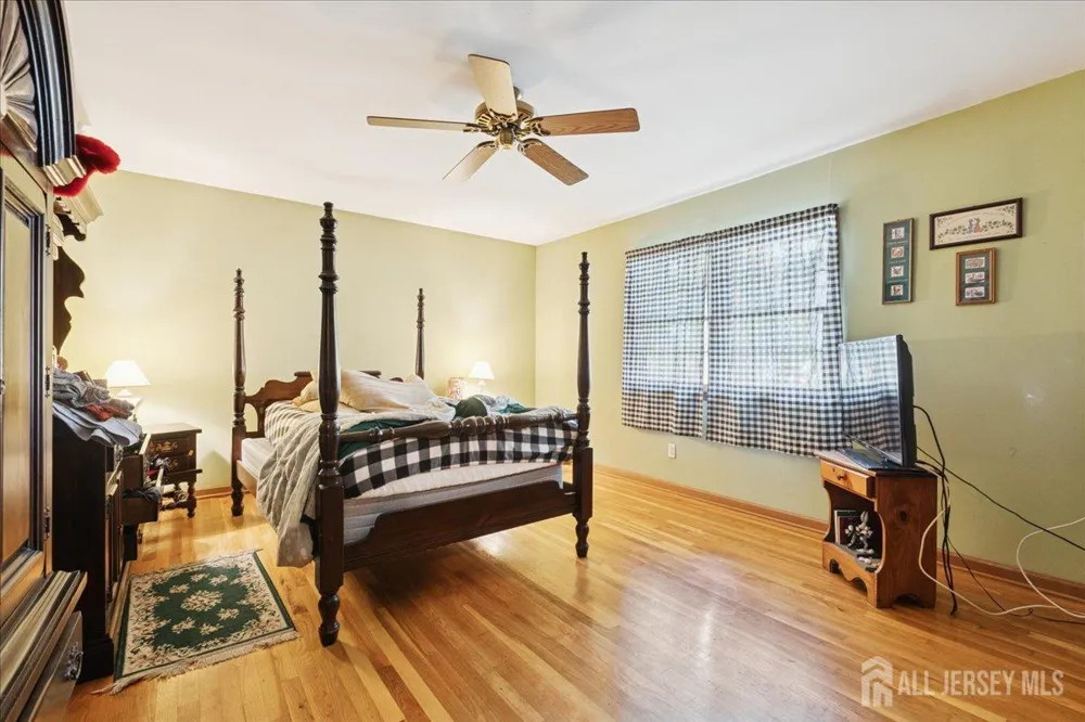 28 Debra Place Sewaren, NJ 07077