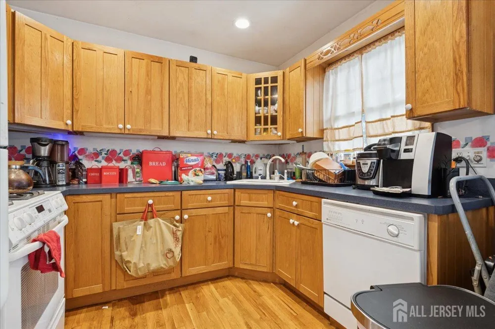 28 Debra Place Sewaren, NJ 07077