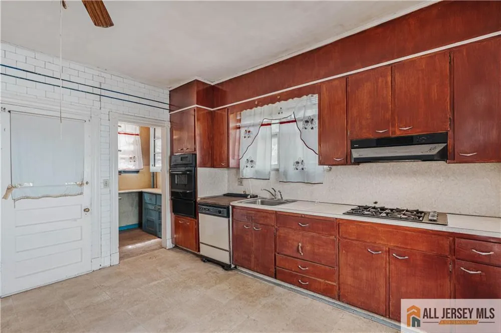 216 Handy Street New Brunswick, NJ 08901