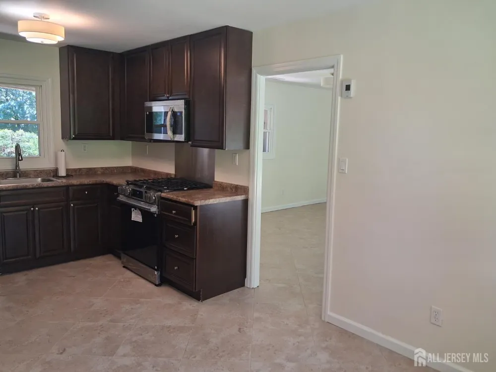 6 Flower Road Franklin Twsp, NJ 08873