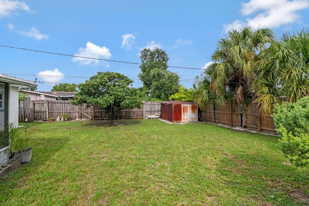 7713 W POWHATAN AVENUE Tampa, FL 33615