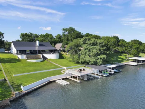 3120 River Oaks Drive