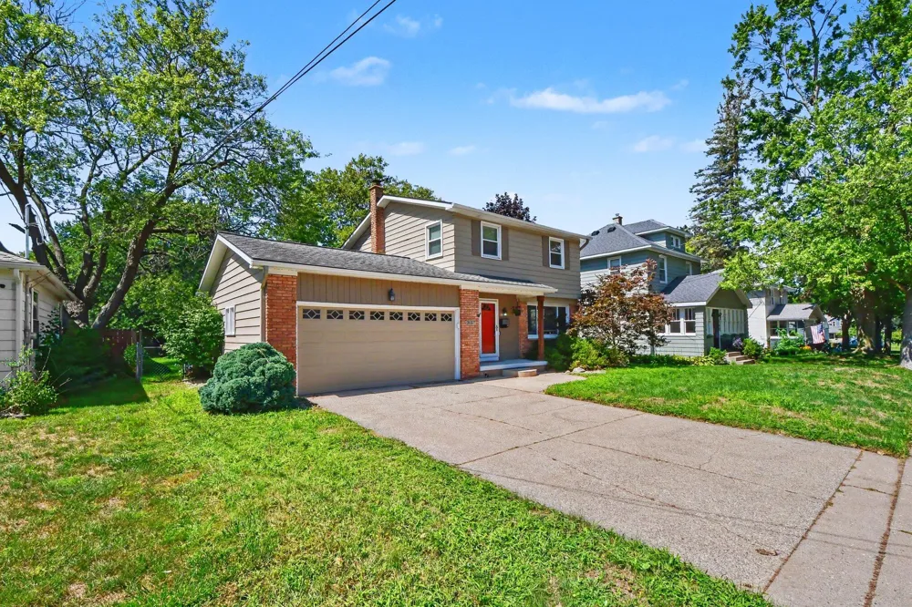 3157 Locke Avenue SW Grandville, MI 49418