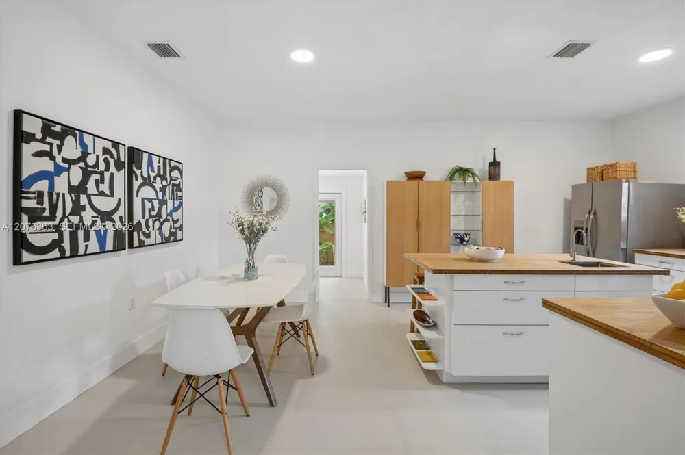 8230 NE 1st Pl Miami, FL 33138