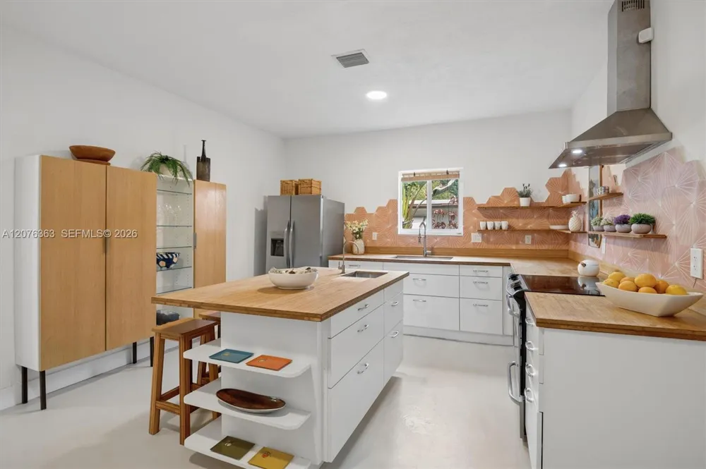 8230 NE 1st Pl Miami, FL 33138