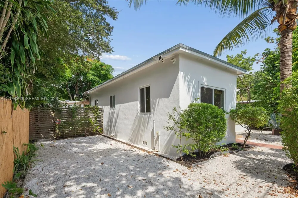 8230 NE 1st Pl Miami, FL 33138