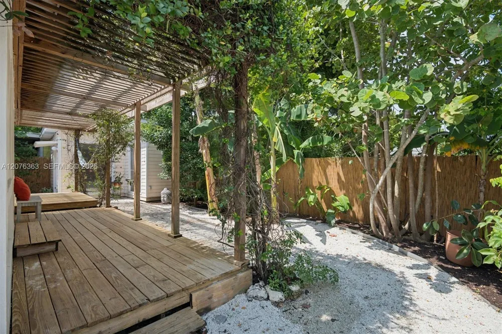 8230 NE 1st Pl Miami, FL 33138
