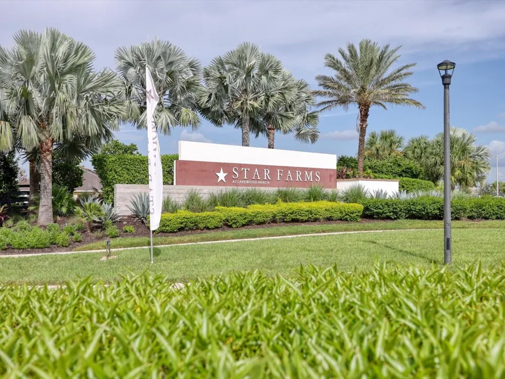 18306 CROPSIDE TRAIL Bradenton, FL 34211